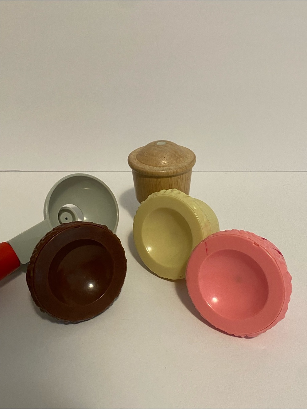 Melissa & Doug Wooden Ice Cream Lot w Magnetic Scoop Cone Play Food Play Kitchen - Picture 3 of 4